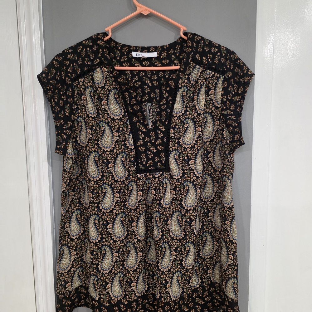 DR2 Black and Beige Paisley Blouse